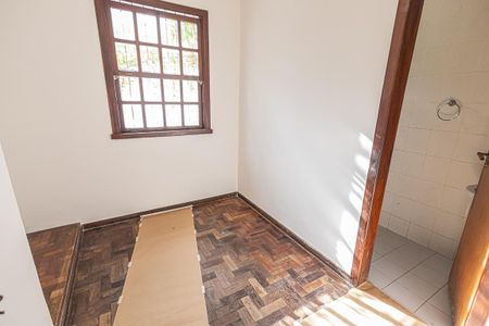 Casa à venda com 300m², 6 quartos e 4 vagas Casa à venda com 300m², 6 quartos e 4 vagasQuarto de Serviço