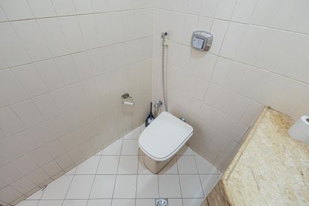 Casa à venda com 300m², 6 quartos e 4 vagas Casa à venda com 300m², 6 quartos e 4 vagasLavabo