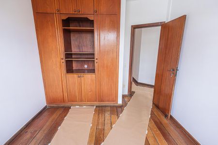 Casa à venda com 300m², 6 quartos e 4 vagas Casa à venda com 300m², 6 quartos e 4 vagasQuarto 2