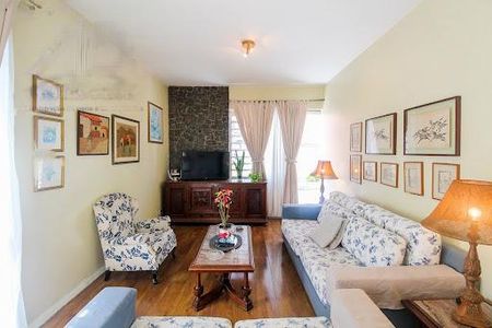 Casa à venda com 220m², 3 quartos e 4 vagas