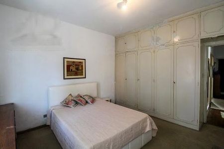 Casa à venda com 220m², 3 quartos e 4 vagas