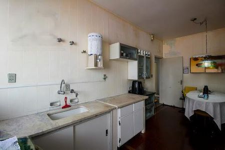 Casa à venda com 220m², 3 quartos e 4 vagas