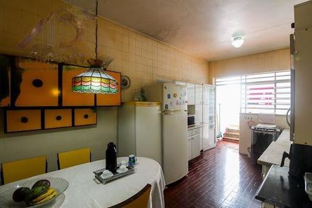 Casa à venda com 220m², 3 quartos e 4 vagas