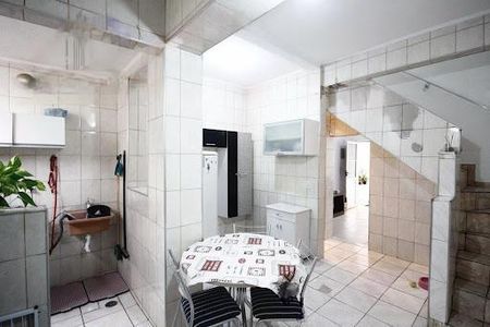 Casa à venda com 82m², 2 quartos e 1 vaga