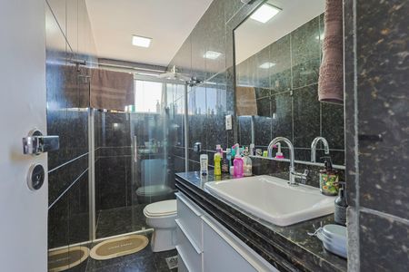 Apartamento à venda com 300m², 4 quartos e 3 vagas Apartamento à venda com 300m², 4 quartos e 3 vagasBanheiro da Suíte