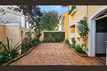 Casa à venda com 165m², 4 quartos e 2 vagas Casa à venda com 165m², 4 quartos e 2 vagasQuintal