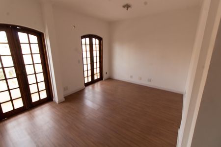Apartamento à venda com 200m², 3 quartos e 2 vagas Apartamento à venda com 200m², 3 quartos e 2 vagasSala de TV