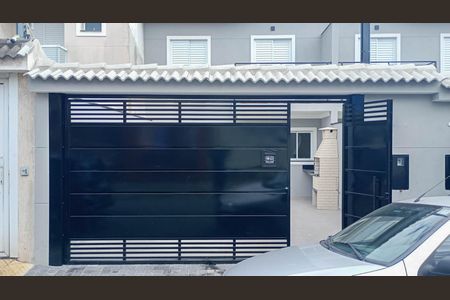 Casa à venda com 64m², 2 quartos e 2 vagas Casa à venda com 64m², 2 quartos e 2 vagasFachada