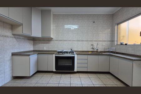 Casa à venda com 221m², 3 quartos e 2 vagas Casa à venda com 221m², 3 quartos e 2 vagasCozinha