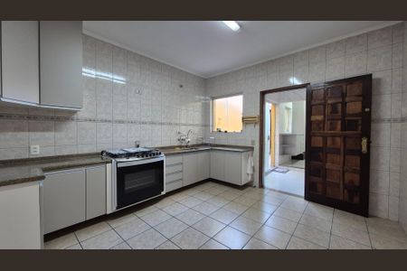 Casa à venda com 221m², 3 quartos e 2 vagas Casa à venda com 221m², 3 quartos e 2 vagasCozinha