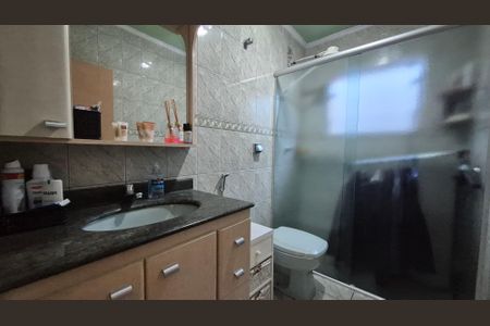 Casa à venda com 221m², 3 quartos e 2 vagas Casa à venda com 221m², 3 quartos e 2 vagasBanheiro Social