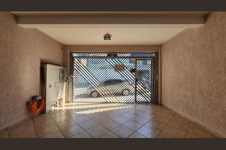 Casa à venda com 221m², 3 quartos e 2 vagas Casa à venda com 221m², 3 quartos e 2 vagasSala