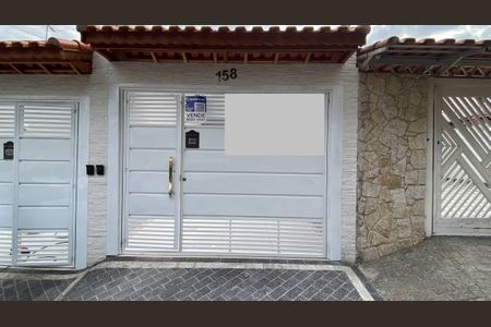 Casa à venda com 130m², 3 quartos e 2 vagas Casa à venda com 130m², 3 quartos e 2 vagasFachada + placa
