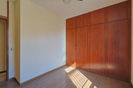 Apartamento à venda com 140m², 3 quartos e 2 vagasQuarto 2