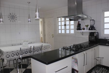 Casa à venda com 306m², 5 quartos e 3 vagasCozinha