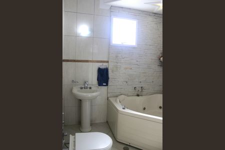 Casa à venda com 306m², 5 quartos e 3 vagasBanheiro da Suíte 2