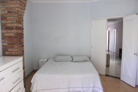 Casa à venda com 306m², 5 quartos e 3 vagasSuíte 2