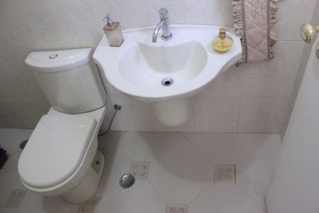 Casa à venda com 306m², 5 quartos e 3 vagasBanheiro da Suíte 1