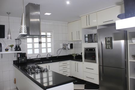 Casa à venda com 306m², 5 quartos e 3 vagasCozinha