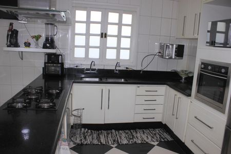 Casa à venda com 306m², 5 quartos e 3 vagasCozinha