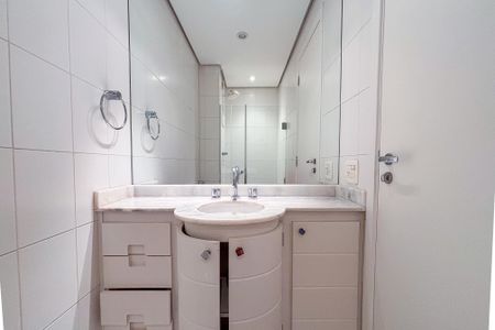 Apartamento à venda com 88m², 2 quartos e 2 vagas Apartamento à venda com 88m², 2 quartos e 2 vagasBanheiro da Suíte