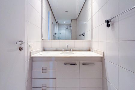 Apartamento à venda com 88m², 2 quartos e 2 vagas Apartamento à venda com 88m², 2 quartos e 2 vagasBanheiro da Suíte