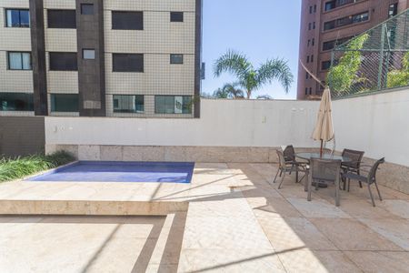 Apartamento à venda com 392m², 4 quartos e 5 vagas Apartamento à venda com 392m², 4 quartos e 5 vagasÁrea comum - Piscina