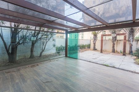 Apartamento à venda com 392m², 4 quartos e 5 vagas Apartamento à venda com 392m², 4 quartos e 5 vagasÁrea Privativa