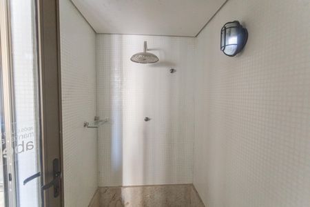 Apartamento à venda com 392m², 4 quartos e 5 vagas Apartamento à venda com 392m², 4 quartos e 5 vagasÁrea comum - Chuveiro da Sauna
