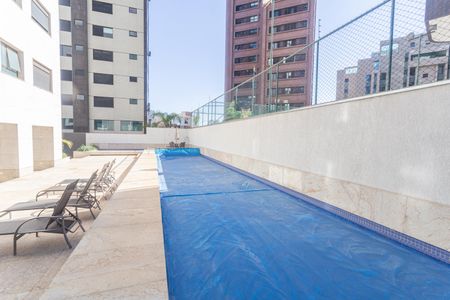 Apartamento à venda com 392m², 4 quartos e 5 vagas Apartamento à venda com 392m², 4 quartos e 5 vagasÁrea comum - Piscina