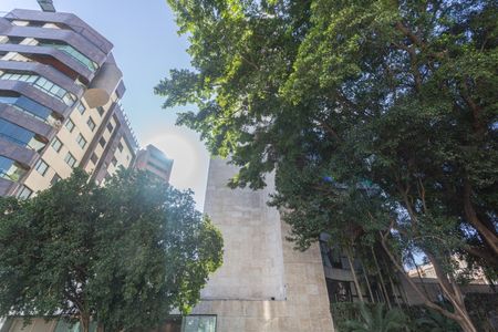 Apartamento à venda com 392m², 4 quartos e 5 vagas Apartamento à venda com 392m², 4 quartos e 5 vagasFachada