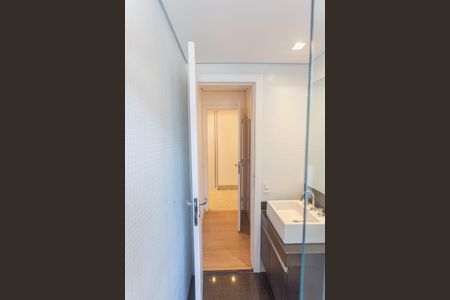 Apartamento à venda com 392m², 4 quartos e 5 vagas Apartamento à venda com 392m², 4 quartos e 5 vagasBanheiro da Suíte 3