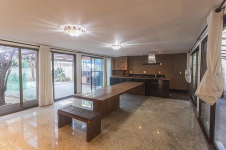 Apartamento à venda com 392m², 4 quartos e 5 vagas Apartamento à venda com 392m², 4 quartos e 5 vagasEspaço Gourmet