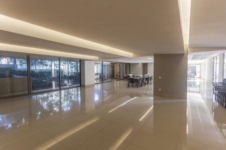 Apartamento à venda com 392m², 4 quartos e 5 vagas Apartamento à venda com 392m², 4 quartos e 5 vagasÁrea comum - Salão de festas