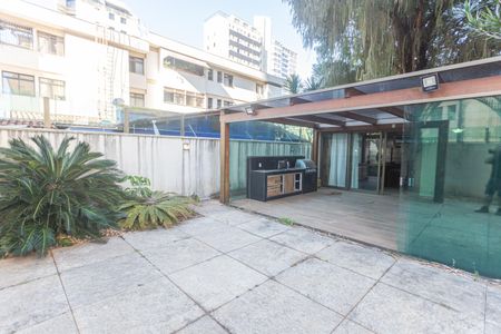 Apartamento à venda com 392m², 4 quartos e 5 vagas Apartamento à venda com 392m², 4 quartos e 5 vagasÁrea Privativa