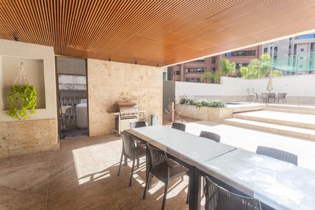 Apartamento à venda com 392m², 4 quartos e 5 vagas Apartamento à venda com 392m², 4 quartos e 5 vagasÁrea comum - Churrasqueira