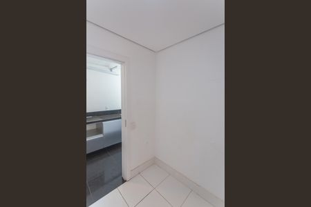 Apartamento à venda com 392m², 4 quartos e 5 vagas Apartamento à venda com 392m², 4 quartos e 5 vagasQuarto de Serviço