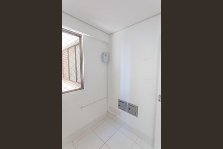 Apartamento à venda com 392m², 4 quartos e 5 vagas Apartamento à venda com 392m², 4 quartos e 5 vagasQuarto de Serviço