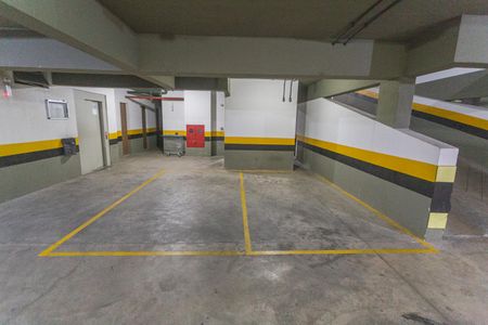 Apartamento à venda com 392m², 4 quartos e 5 vagas Apartamento à venda com 392m², 4 quartos e 5 vagasGaragem