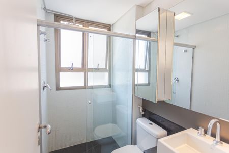 Apartamento à venda com 392m², 4 quartos e 5 vagas Apartamento à venda com 392m², 4 quartos e 5 vagasBanheiro da Suíte 2