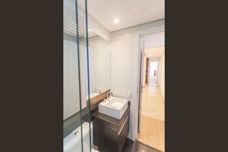 Apartamento à venda com 392m², 4 quartos e 5 vagas Apartamento à venda com 392m², 4 quartos e 5 vagasBanheiro da Suíte 4