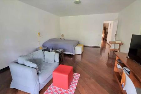 Casa à venda com 600m², 4 quartos e 3 vagas
