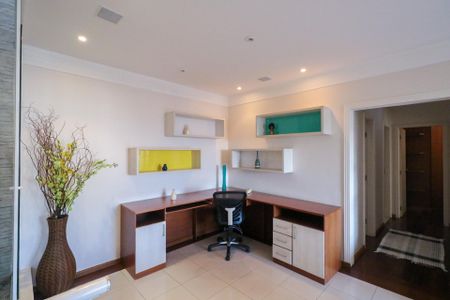 Apartamento à venda com 140m², 3 quartos e 1 vaga Apartamento à venda com 140m², 3 quartos e 1 vagaSala de TV - Piso Superior