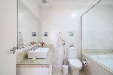 Apartamento à venda com 140m², 3 quartos e 1 vaga Apartamento à venda com 140m², 3 quartos e 1 vagaBanheiro - Piso Superior