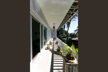 Casa à venda com 400m², 3 quartos e 4 vagas Casa à venda com 400m², 3 quartos e 4 vagasVaranda