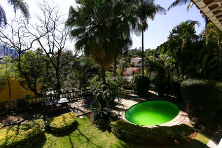 Casa à venda com 400m², 3 quartos e 4 vagas Casa à venda com 400m², 3 quartos e 4 vagasvista