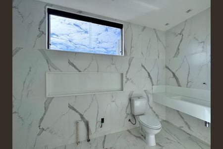 Apartamento à venda com 475m², 5 quartos e 2 vagas Apartamento à venda com 475m², 5 quartos e 2 vagasBanheiro da Suíte 1