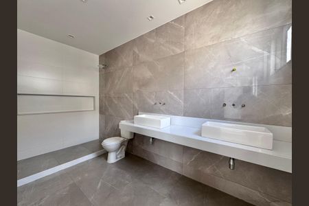 Apartamento à venda com 475m², 5 quartos e 2 vagas Apartamento à venda com 475m², 5 quartos e 2 vagasBanheiro da Suíte 5