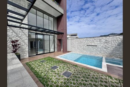 Apartamento à venda com 475m², 5 quartos e 2 vagas Apartamento à venda com 475m², 5 quartos e 2 vagasÁrea externa