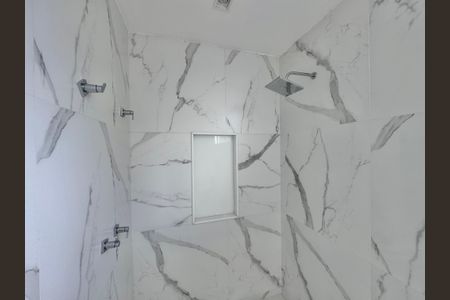 Apartamento à venda com 475m², 5 quartos e 2 vagas Apartamento à venda com 475m², 5 quartos e 2 vagasBanheiro da Suíte 1